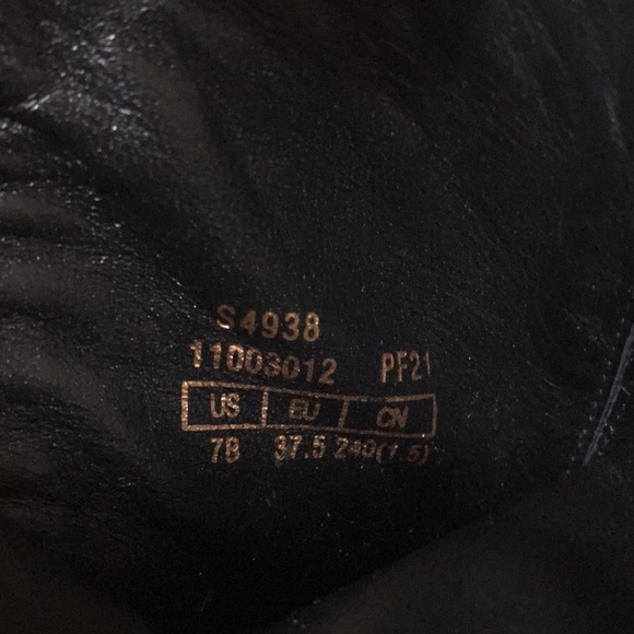 NWOB | Stuart Weitzman | Black Leather Ryder Lift Gold Buckle Bootie Size 7 - Picture 8 of 10